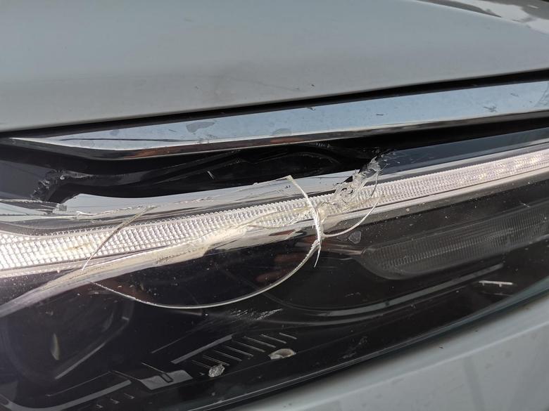 各位车友，咨询一下，北京X7右前大灯灯罩碎了维修需要多少钱？