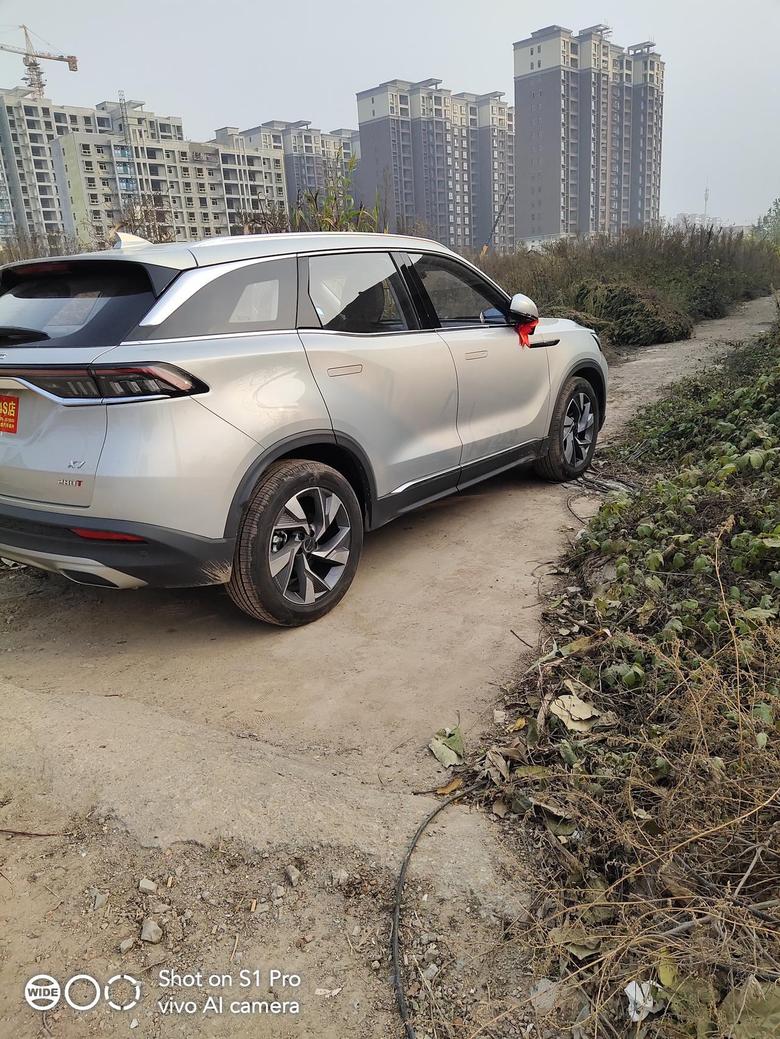 北京x7 BEIJING·X72020款购车1个月内口碑评价:今天购车第二天，提车当天断电两次，第二天断电一次，购车心情极不好。后面再出现问题，我要求退货或者换新，新车弄的还没有人家二手车有保障
