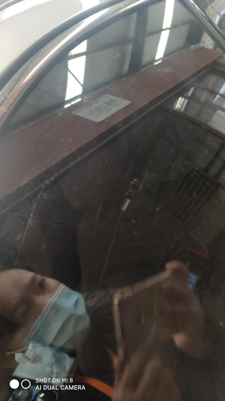 北京x7 有没有车前面两个玻璃是花的，刚开始都没发现，贴了膜后蚊路一天比一天多