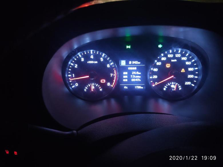 奕跑 正常行驶中气压检测灯亮了两次下车检查检查轮胎无欠情况这是什么原因？