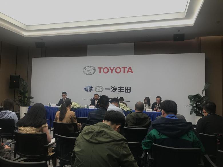刚刚的上海车展丰田新闻发布会向媒体透露了一个信息，丰田86销量400台发售。