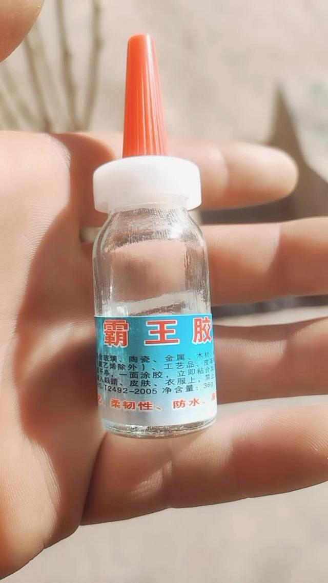 传祺ga4 这个胶水可以粘电瓶正极端吗？