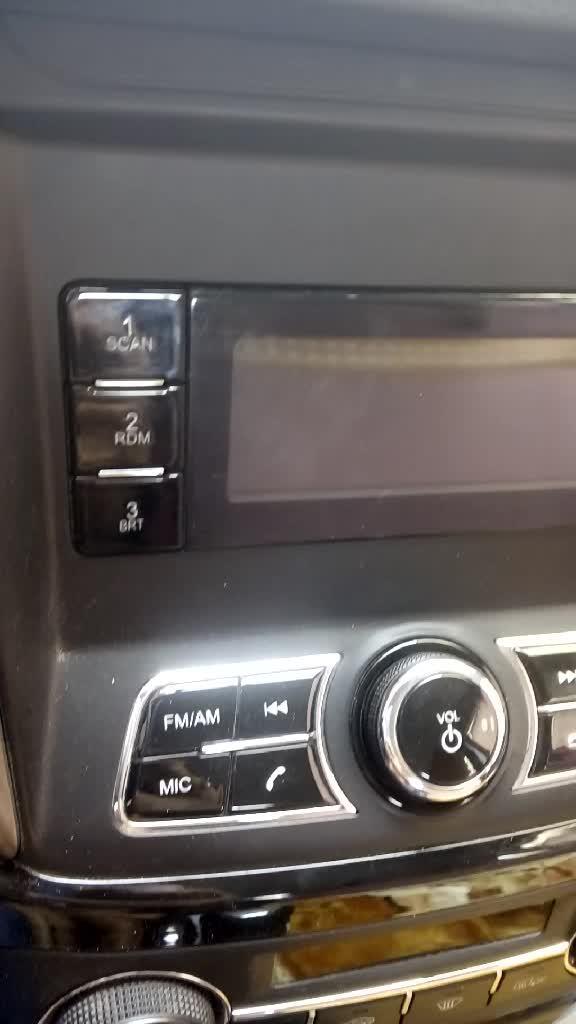 长安cs15 在中控屏上有六个收音机按键