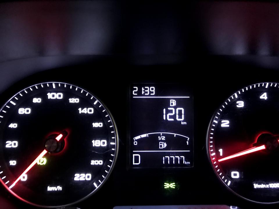 荣威rx3 19年3月的车1.6LCVT旗舰版目前18000公里在缓慢增加中，无磕碰无事故，二手车多少价位
