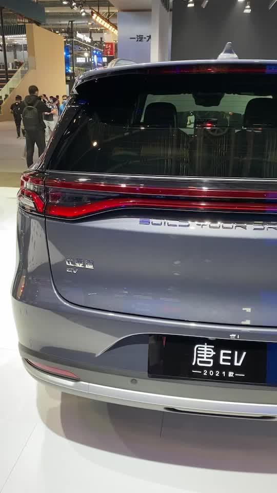2020北京车展：车展实拍比亚迪唐ev的后备箱真大