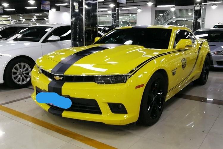 雪佛兰科迈罗，这个车简直太喜欢了，尤其是黄色，不但外观拉风而且性能卓越。现在就是赶紧买彩票看看哪期能中。