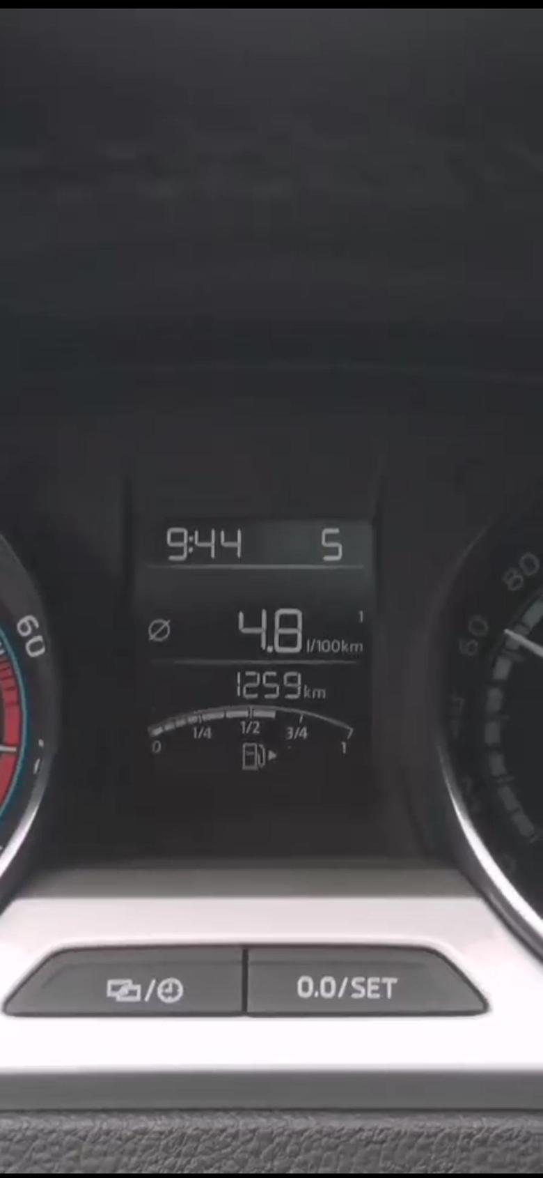 昕锐 跑国道新车目前行驶1250公里表显示油耗4.8