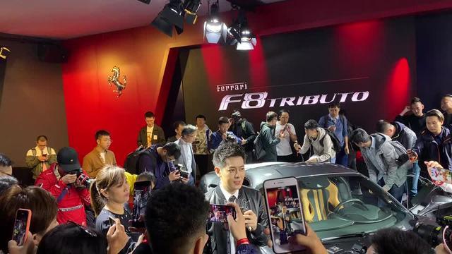 法拉利f8 林志颖在上海给法拉利新车F8站台。
