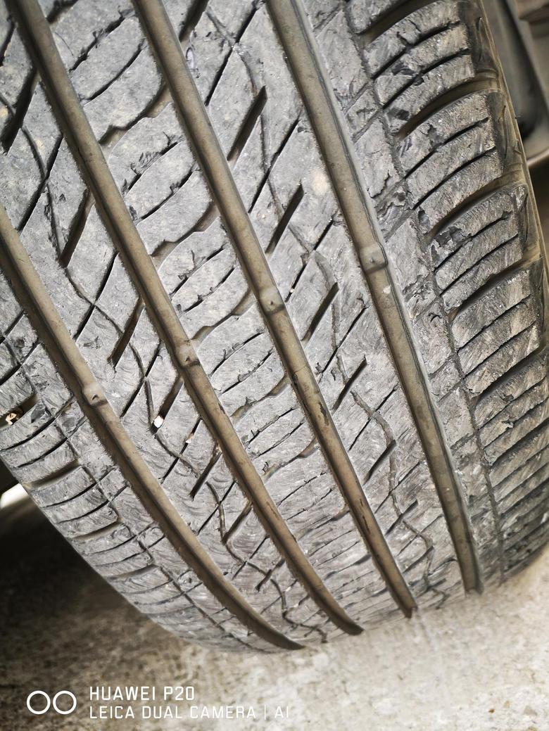 起亚kx5锦湖轮胎起皮严重，24700公里，广州市区代步，就成这样子！都不敢上高速！厂里以这是路况所致敷衍！