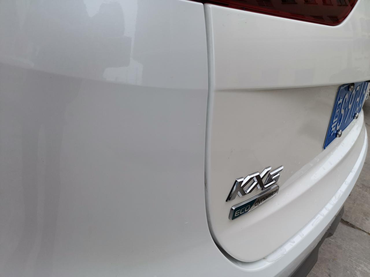 起亚kx5 新款Kx5车友们，你们有没有发现车尾门的油漆和车其它地方的不一样啊？