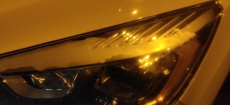 19款福特翼虎1.5T铂翼款大灯出现雾气正常吗？