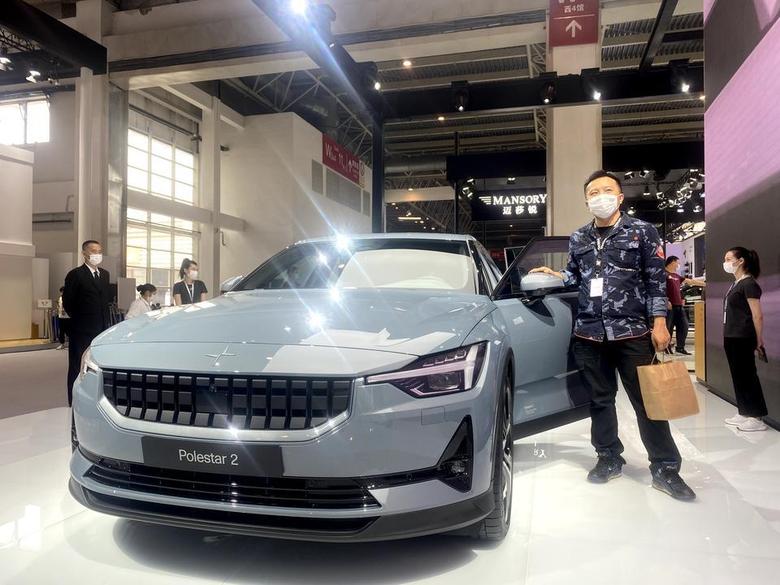 polestar 2 北京车展来看沃尔沃旗下高端品牌极星2.一进车内还是满满的沃尔沃风格，外观犀利都有包含了很多沃尔沃的基因，虽然独立出来的品牌，但却还是可以看得出出处的。