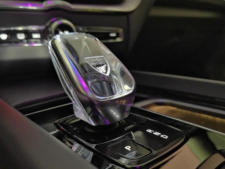 沃尔沃xc60 recharge 原车紫色氛围灯配合水晶档杆亿点点小格调亿点点小浪漫