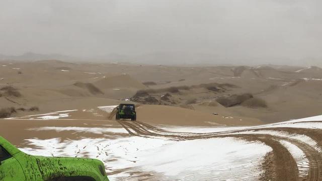 自由侠 雪中穿越沙漠的游骑兵汽车俱乐部小伙伴