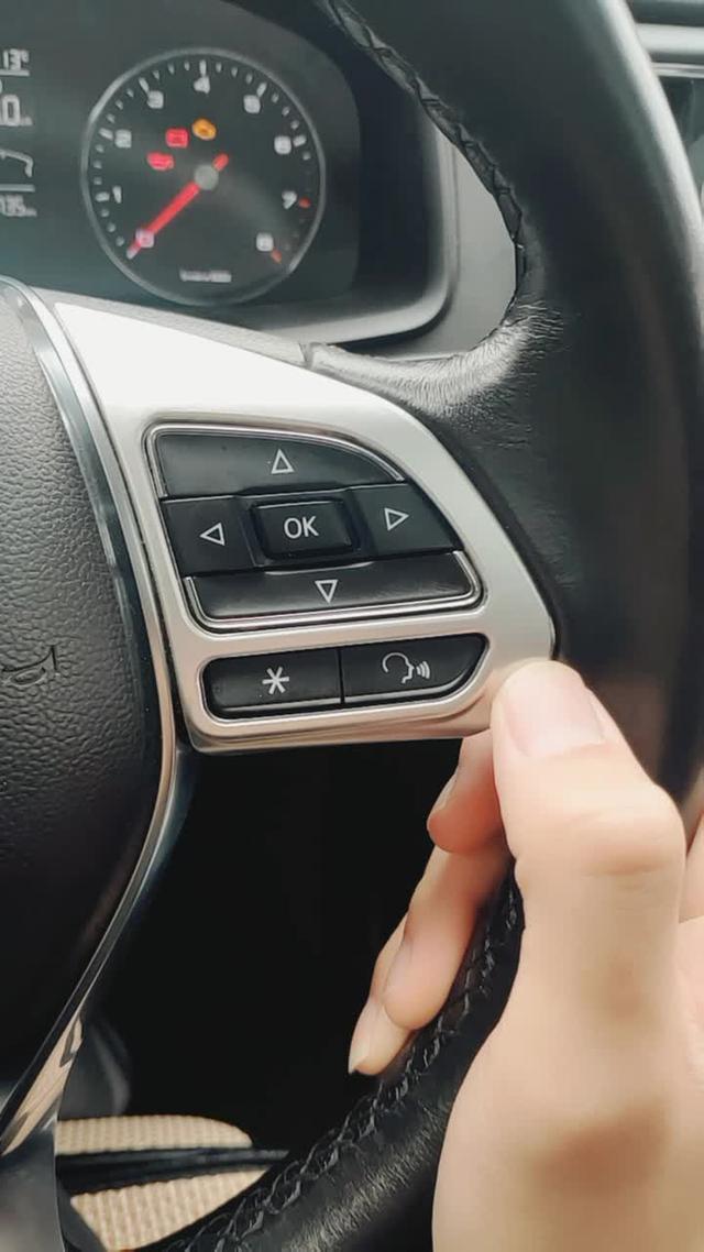 荣威i6 各位车友问一下2017款1.5t旗舰版的这个按键是干什么用的，按了什么反应都没有