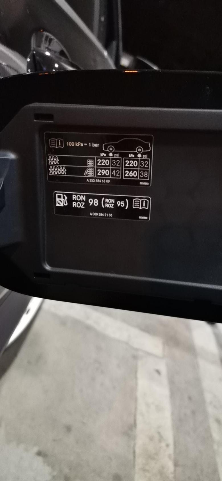 奔驰glc amg 油箱盖是这样标识的，意思是推荐98，最低95吗？