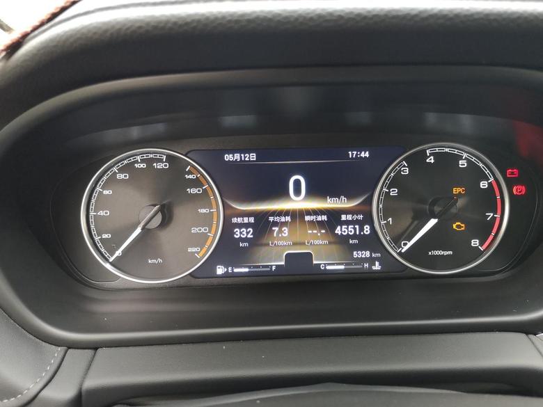 艾瑞泽GX2018款购车5个月口碑评价:油耗：昨天跑了一趟国道，速度在60—75之间，油耗又降了一点，目前显示是7.3，还是比较省油的。