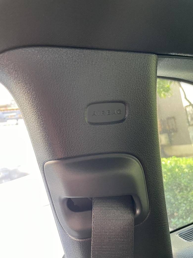 奔驰glb amg 偶尔发现21款的配备后排侧安全气囊，也没算选配，难道是标配了？