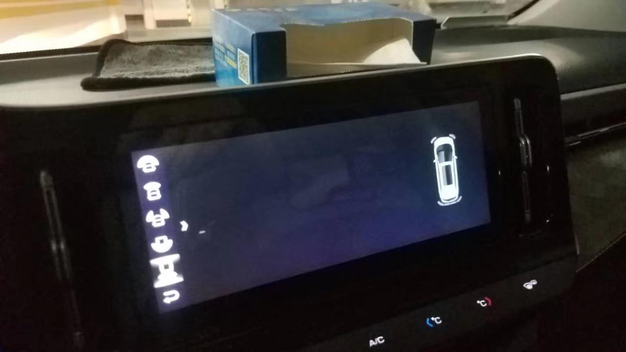 宝骏rm 5 在4s处理360卡机黑屏，顺便更新了，系统有Hicar了，但没有华为手机，升级了360系统，拆开门板包扎线束。希望360黑屏不再出现吧！