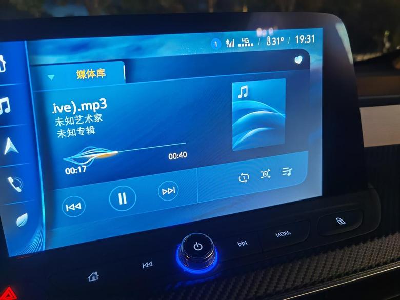 微蓝6 phev 为了避免车机导航卡死，想用carlife手机投屏，可是连接片后自动范媒体库界面病播放音乐，进不了导航