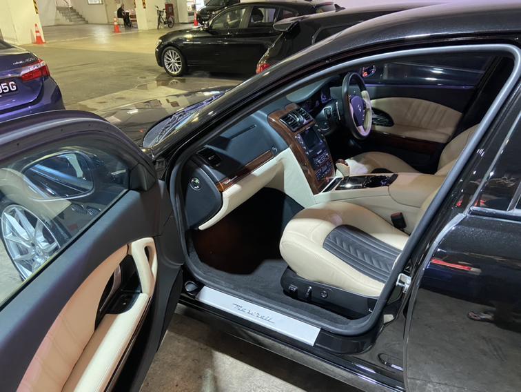 阿斯顿·马丁dbs 上一代Maserati的产品看图片什么都棒，颜色、设计、材质都不错；一摸就…按钮不能用，零件都松动，内饰掉漆又掉皮…瞬间除草