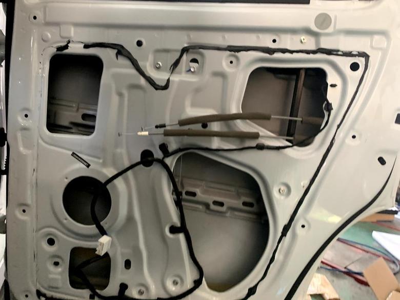 长安欧尚x70a 欧尚x70a后门板减配，没有喇叭……今天自己拆车做隔音才发现。