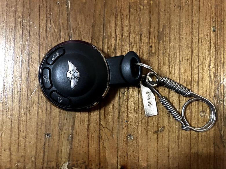 mini countryman 2014款的mini，唯一的一把车钥匙，遥控也掉了，现在只剩这把钥匙，怎么办？?如何启动？