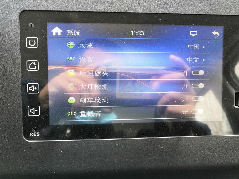 长安欧尚x70a 有没有大神知道标准版自带的小屏幕到底能不能装后影像，是倒车影像嘛