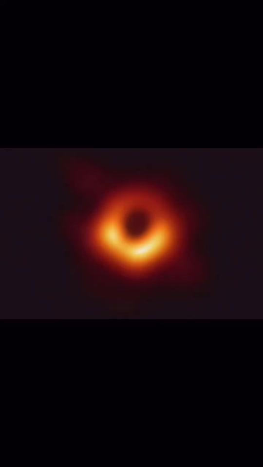 法拉利812 第一张黑洞照片，法拉利尾灯真像。#黑洞