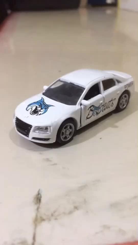 雪铁龙c3 xr 白色的玩具车模型也很漂亮