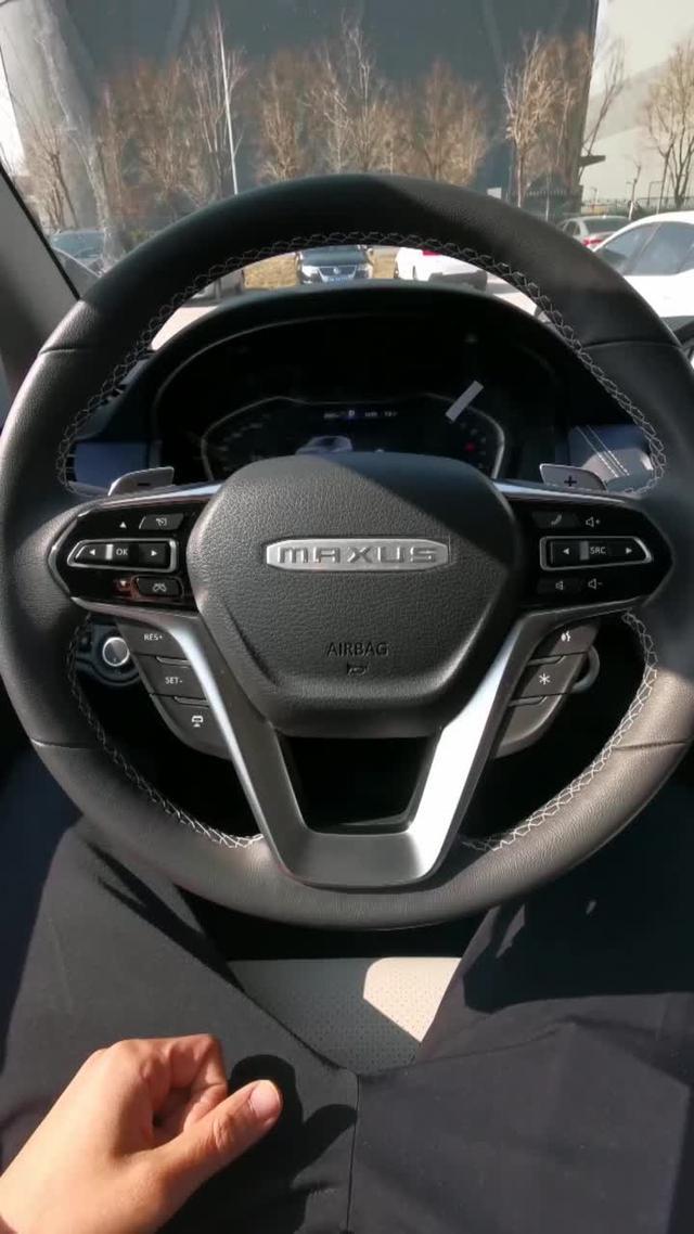 上汽大通maxus g20 上汽集团旗下的国产车语音控制天窗测试