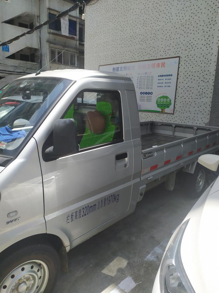 五菱荣光小卡 一年车，跑了五千四百公里，1.5带空调在桂林，能卖多少钱