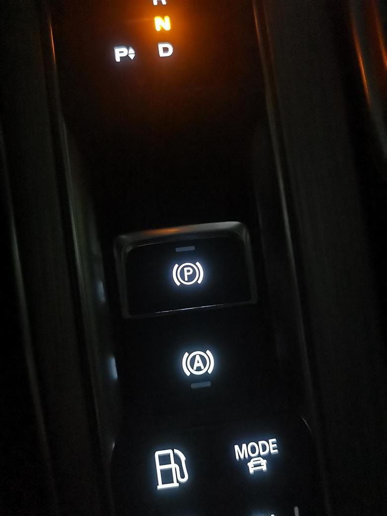 荣威erx5（混动） 我自动驻车怎么按灯都不亮，启动不了这个功能了？