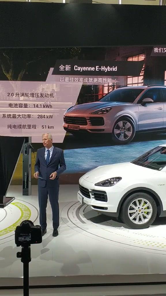 cayenne e hybrid 保时捷发布新的凯宴混动E Hybird，新能源汽车战斗愈演愈烈了。