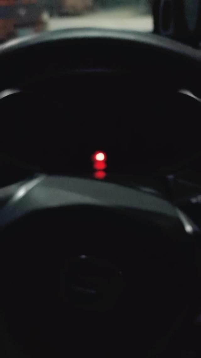 长安欧尚科赛5 为什么我的车防盗锁灯闪这么快，一秒钟一次，刚提车的时候好像没这么快的，你们的也是这样吗？？？