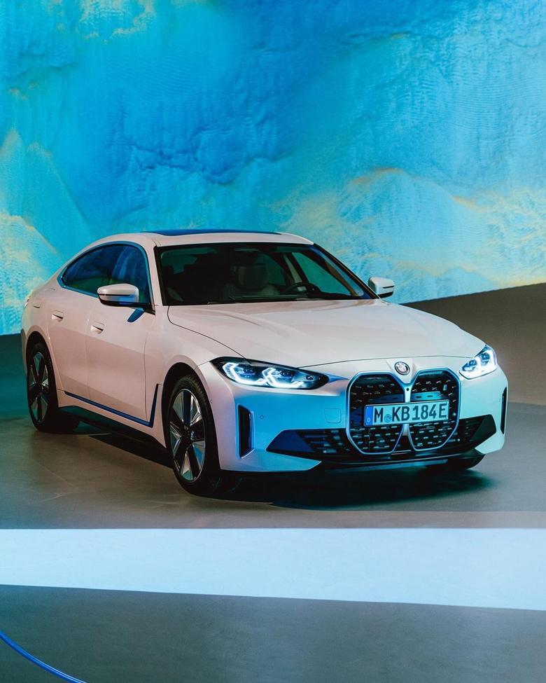 宝马i4 BMW新能源家族全新成员