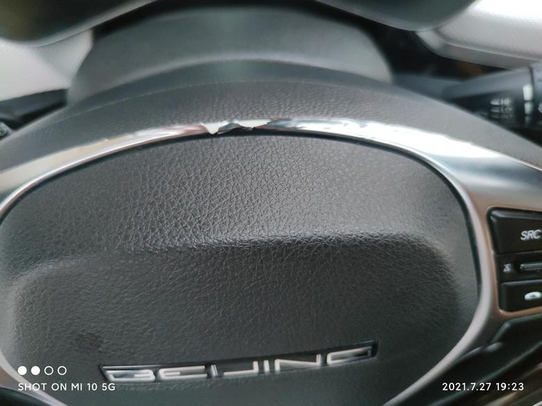 北京x3 有没有和我车子一样的，19年的车方向盘上面的镀铬件起皮，想刀子一样割手