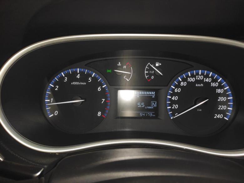 启辰t90 今天加满油，高速行驶大概280KM，表显5.5；油表几乎无变化，是油表显示有问题，还是技术太高超