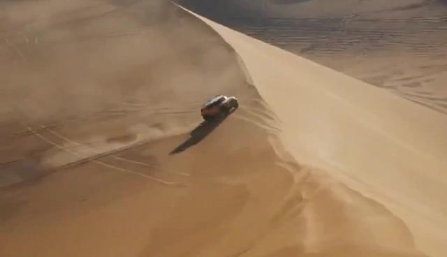 fj 酷路泽 库木塔格沙漠，翻越沙峰。