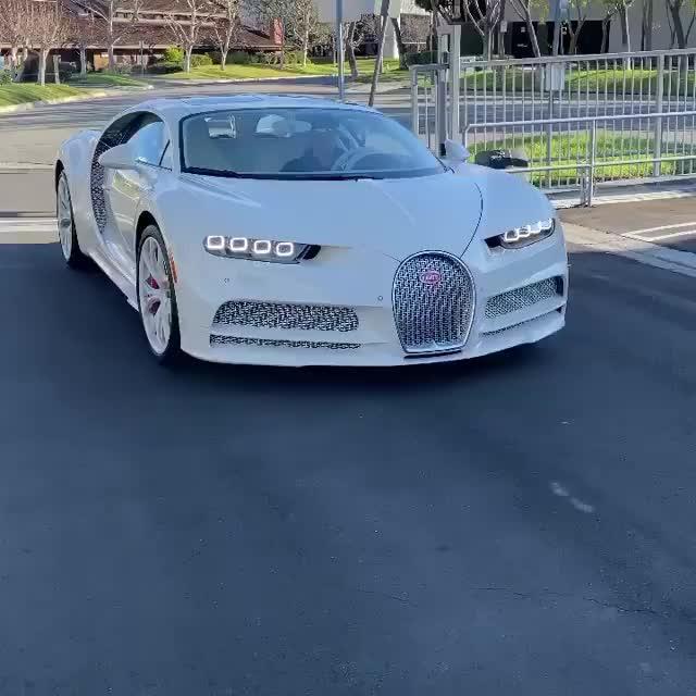 BugattiChironAmazingluxurycars