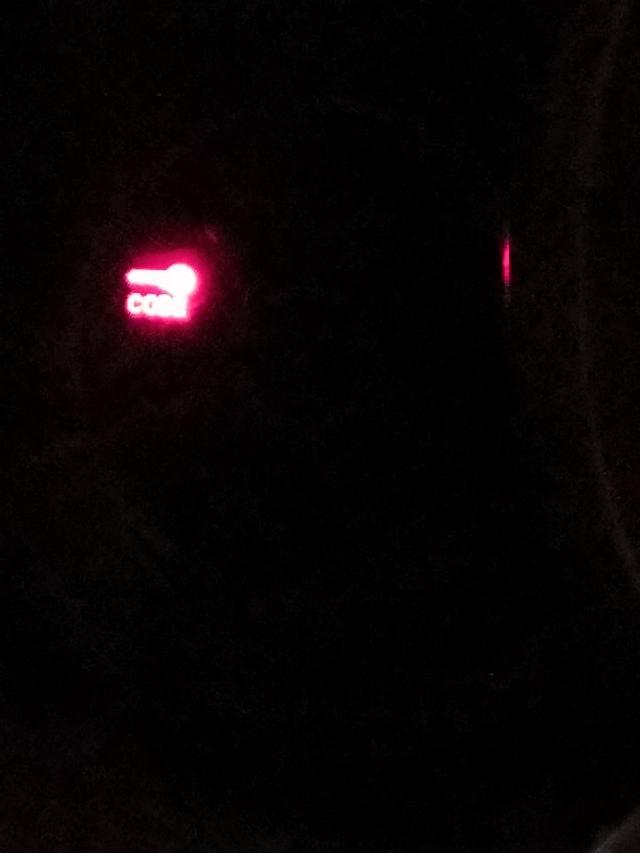 逸动ev 锁车后有个红色的钥匙图标下边是code不停的闪
