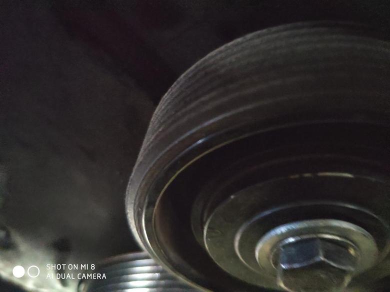 江铃驭胜s350柴油版钢金轮螺丝断了，换了一颗螺丝，怎么发动机就漏油了