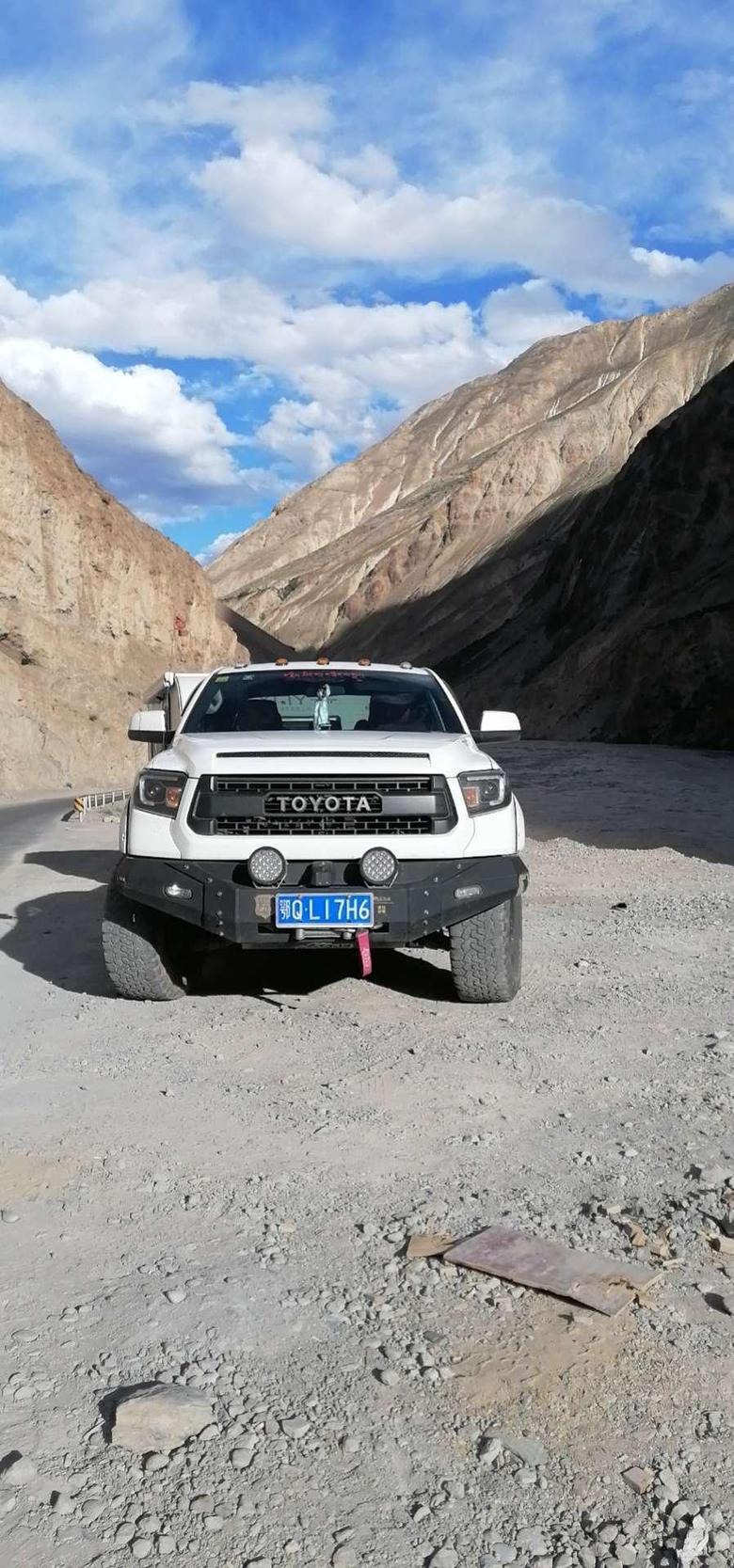 丰田坦途+小绵羊拖挂房车第三次自驾西藏。