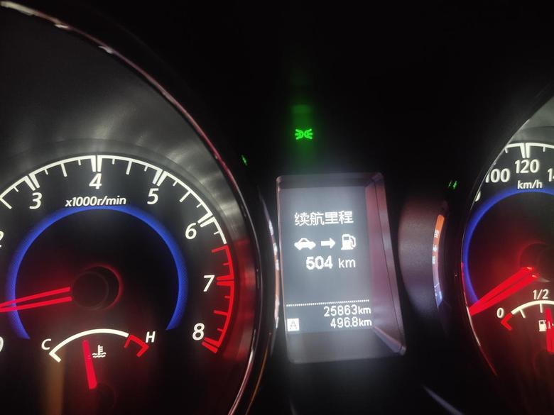 启辰t70 2019款1.6的☞油耗是真的让我满意，一箱油接近1000公里，着实不错26000公里了没有任何毛病，家用上班代步足够了。