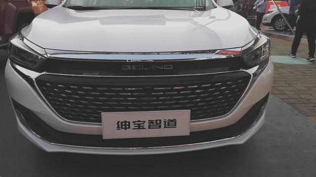 北京u7 北京汽车绅宝智道新上市的一款三厢车，车型新颖，外观时尚。期待有好的表现，是城市最佳通勤车辆！