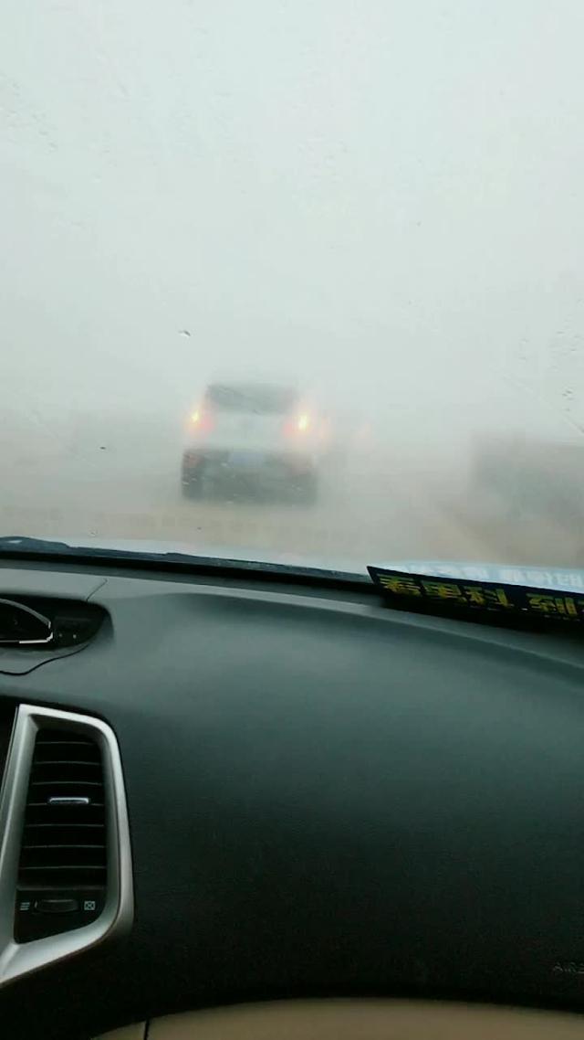 瑞风s3 好大的雾啊！亲们路上要小心，安全第一。