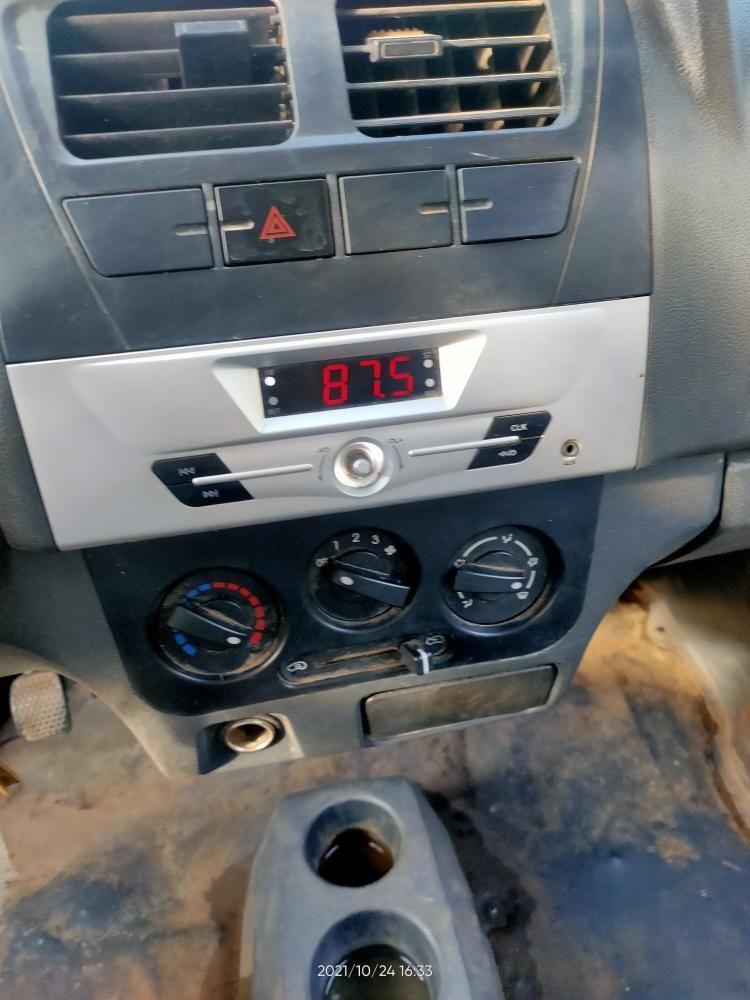 东风小康k07s 车子自带的收音机。真的只是收音机。想自己换个能插卡的。愣是没有找到匹配的