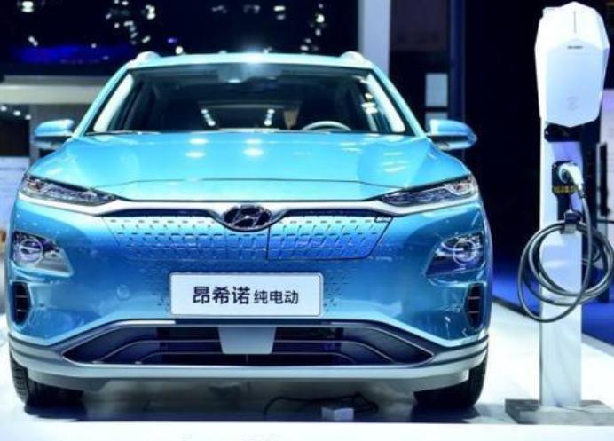 昂希诺 纯电动 作为北京现代的首款纯电动车型，昂希诺带来了500km的长续航表现，并且将会拥有媲美燃油车的机动性。