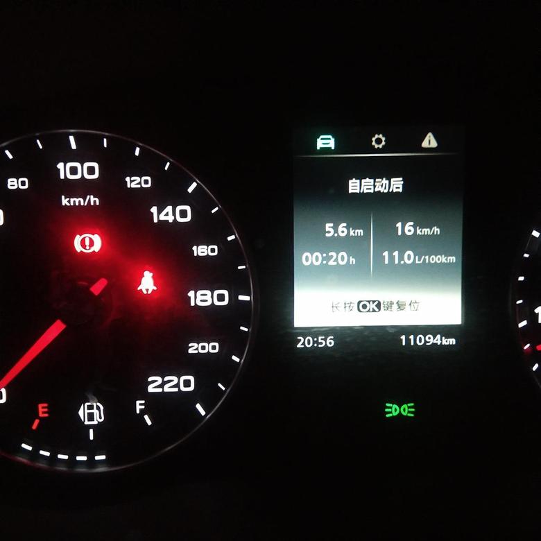 荣威i5 下车前查看了一下油耗有点高，最低跑过4.0,但是这样计算也不准，还是按加200油跑多少公里，200油300多公里，各位呢？