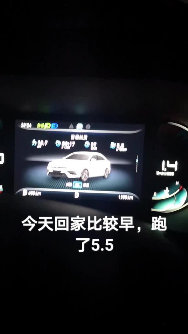 荣威i5 油耗和堵车脱不了关系，我在上海9.5在老家白天车多点7.几，在晚上5.几，都开空调，白天开的大风
